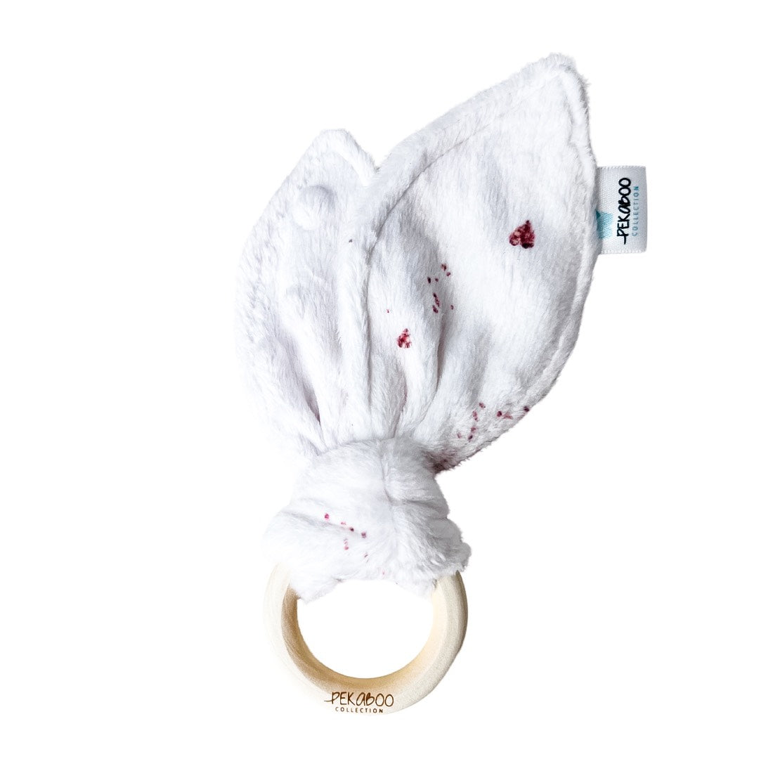 Anneau de dentition bois oreille de lapin - Coeur rouges
