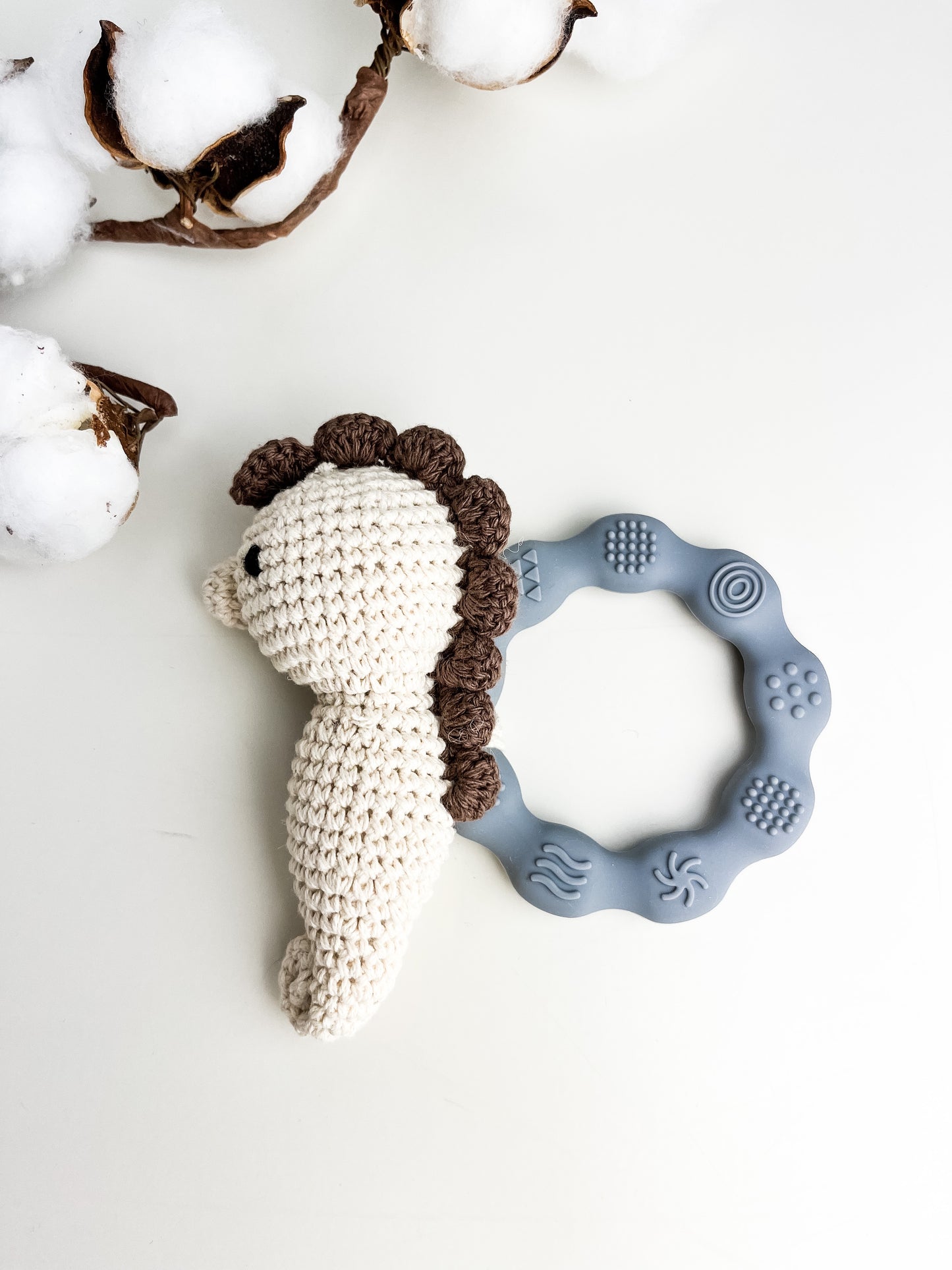 Hochet bois et crochet - Silicone hippocampe beige gris