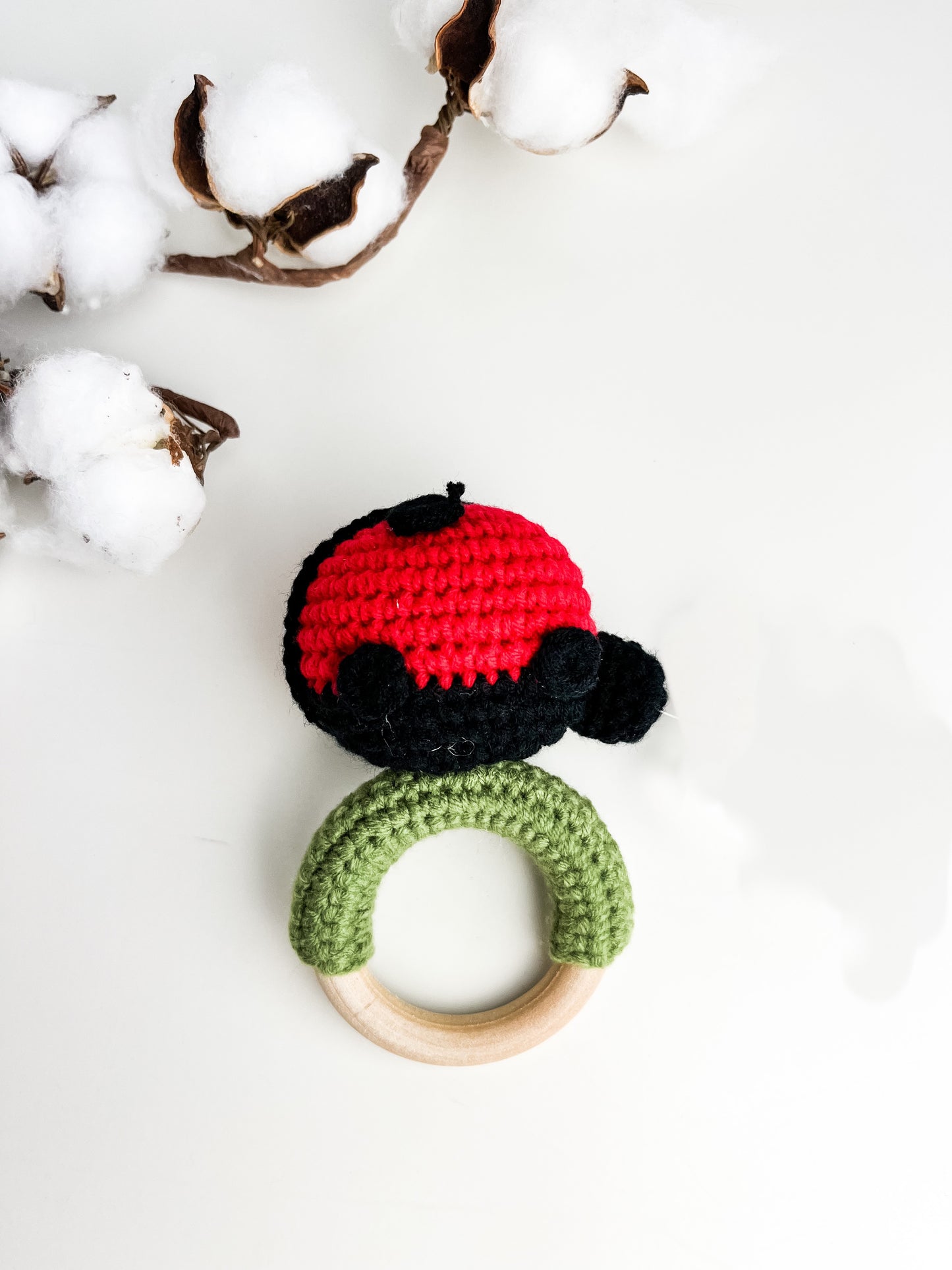 Hochet bois et crochet - Coccinelle