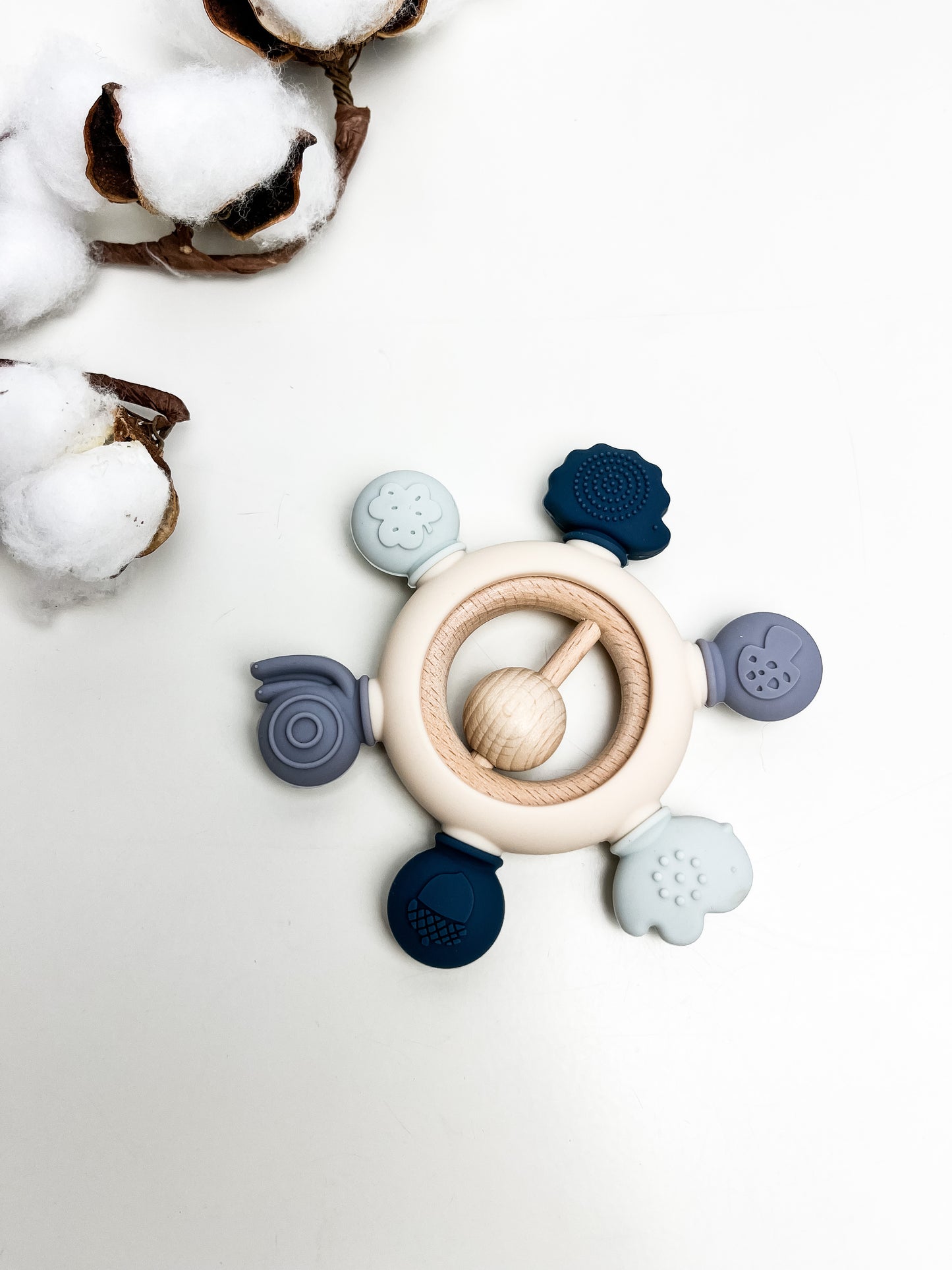Jouet de dentition bois - Gouvernail bleu