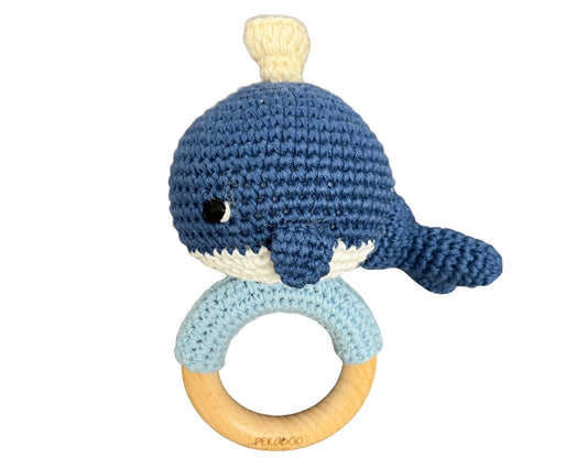 Hochet bois et crochet - Baleine bleue