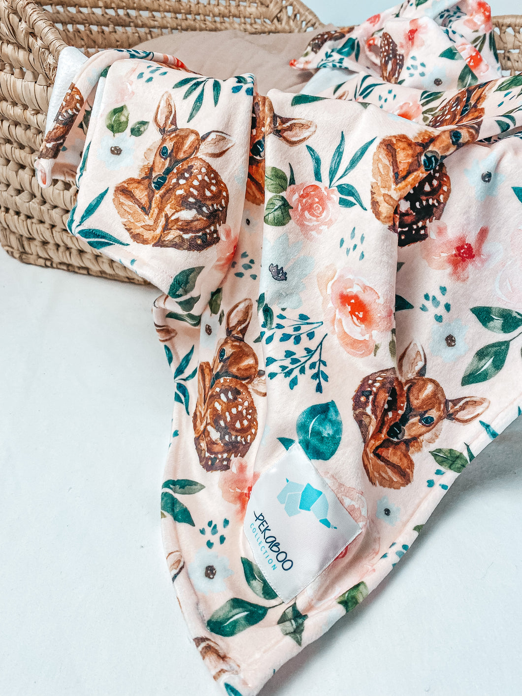 Couverture magiks -Chevreuils fleuris rose
