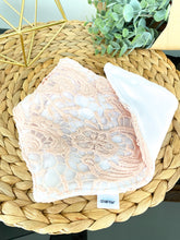 Charger l&#39;image dans la galerie, Bavoir- Dentelle rose
