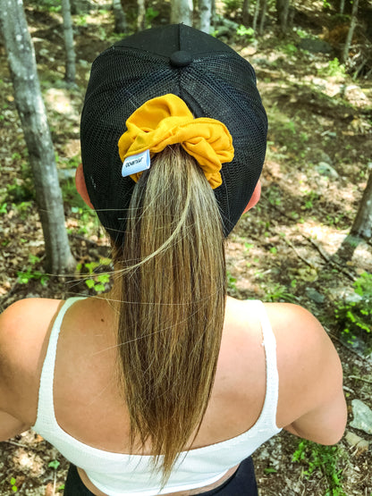 Casquette noire pour femme avec fente pour chignon - Logo noir